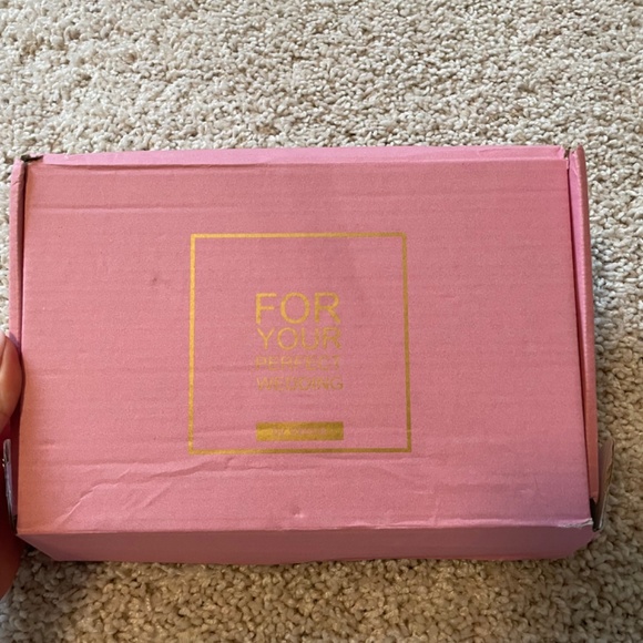 90 inch (232 cm) wedding veil in light ivory. No visible wear. - Picture 4 of 5